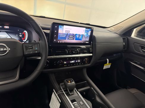 New 2026 Nissan Pathfinder Platinum AWD/4WD image 19