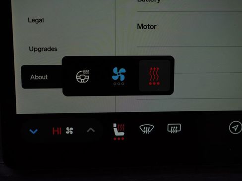 Used 2023 Rivian R1S Adventure image 33