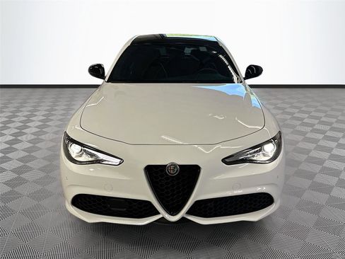 Used 2022 Alfa Romeo Giulia Veloce RWD image 2