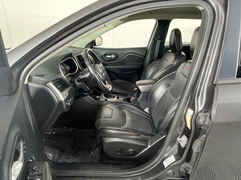 Used 2016 Jeep Cherokee Trailhawk w/ Comfort/Convenience Group image 13