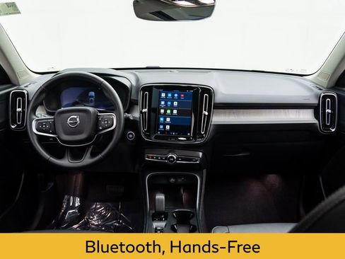 Used 2025 Volvo XC40 B5 Core image 10