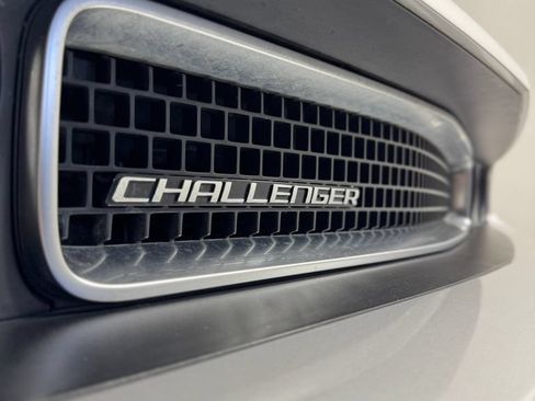 Used 2010 Dodge Challenger SE RWD image 28