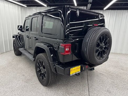 Used 2021 Jeep Wrangler Unlimited Sahara AWD/4WD image 4
