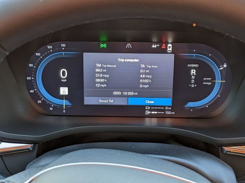 Certified 2025 Volvo XC60 T8 Plus w/ Protection Package Premier image 15