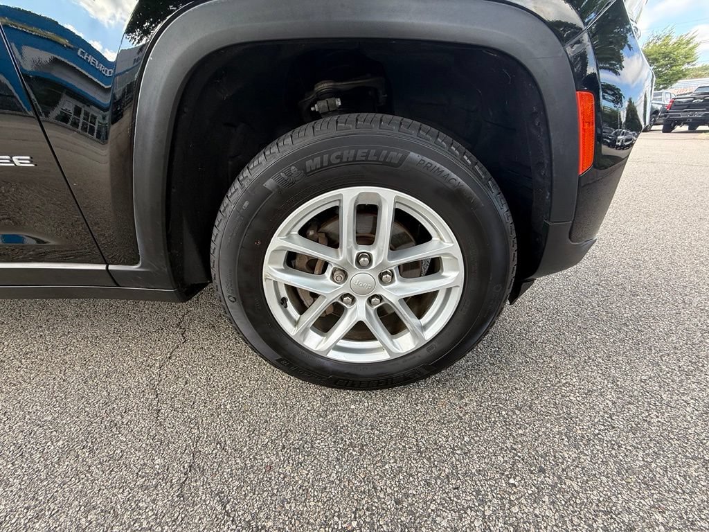 Used 2023 Jeep Grand Cherokee Laredo X AWD/4WD image 34