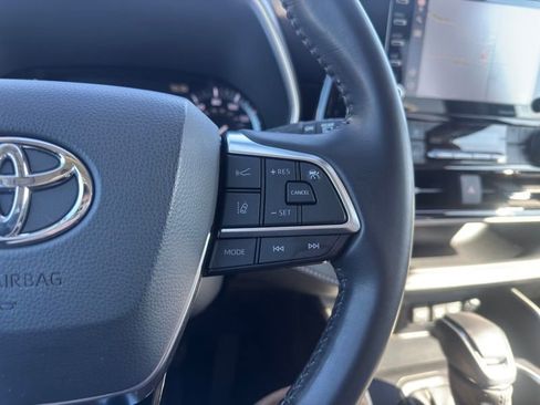 Used 2021 Toyota Highlander XLE image 26