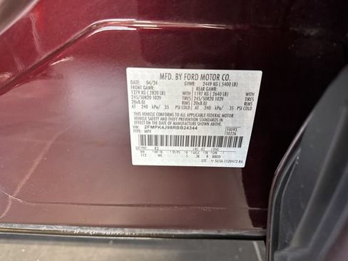 Used 2024 Ford Edge ST-Line w/ Class II Trailer Tow Package AWD/4WD image 44
