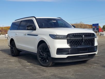 New 2025 Lincoln Navigator L Reserve w/ Jet Appearance Package