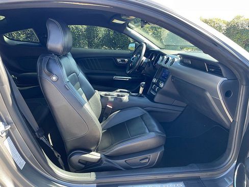 Used 2021 Ford Mustang Premium image 31