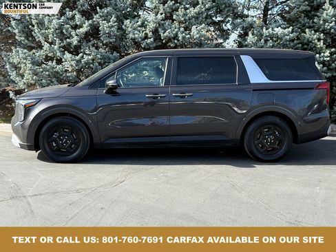 Used 2025 Kia Carnival image 4