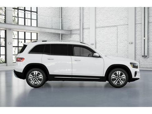 Used 2026 Mercedes-Benz GLB 250 image 2