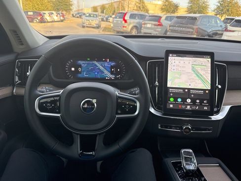 Used 2025 Volvo XC90 B6 Plus image 19