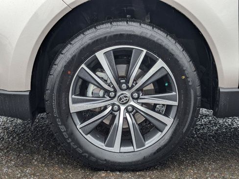 Used 2021 Toyota Venza LE AWD/4WD image 37