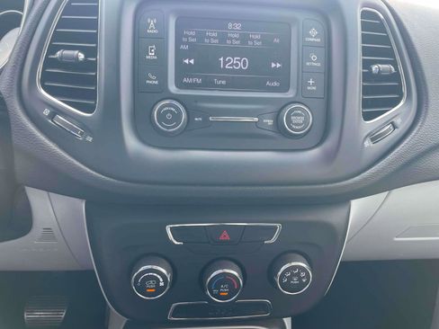 Used 2018 Jeep Compass Latitude image 8