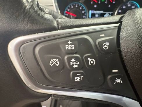 Used 2018 Chevrolet Equinox Premier w/ Infotainment II Package AWD/4WD image 17
