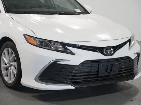 Used 2022 Toyota Camry LE FWD image 4