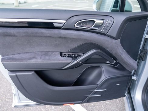 Used 2016 Porsche Cayenne GTS image 10