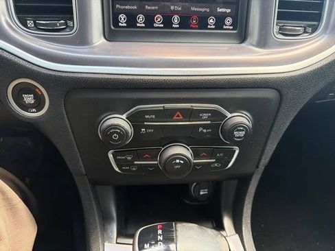 Used 2019 Dodge Charger SXT RWD image 15