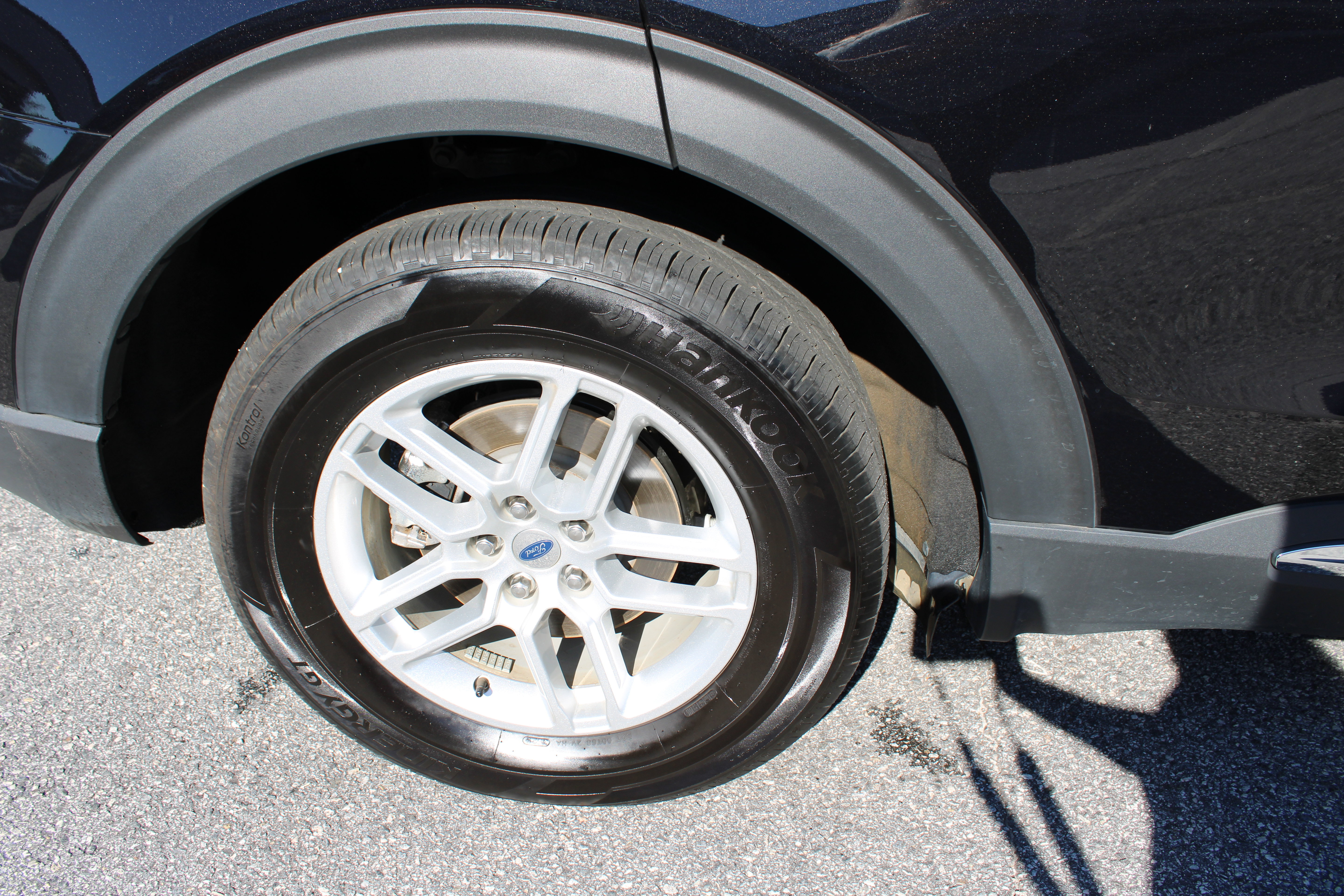Used 2025 Ford Explorer Active RWD image 12