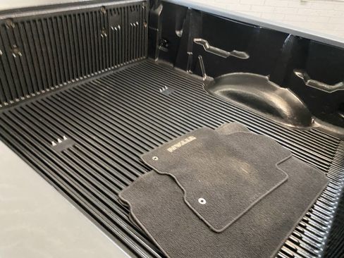 Used 2015 Nissan Titan SV w/ SV Value Truck Package image 11