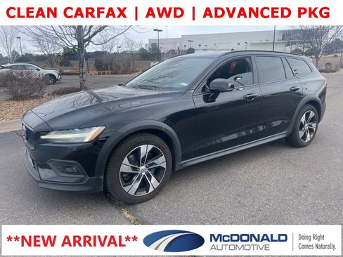 Used 2020 Volvo V60 T5 Cross Country image 1
