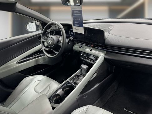 Certified 2025 Hyundai Elantra Limited FWD image 6