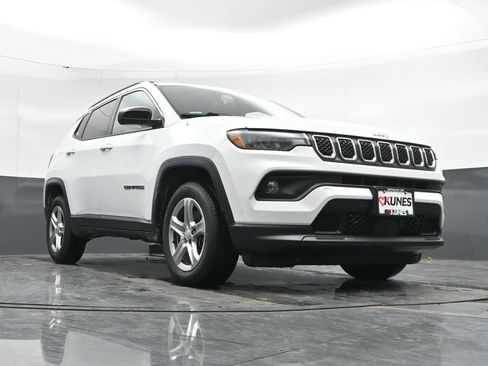 Used 2023 Jeep Compass Latitude image 44