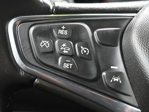 Used 2020 Chevrolet Equinox LT w/ Midnight Edition image 35