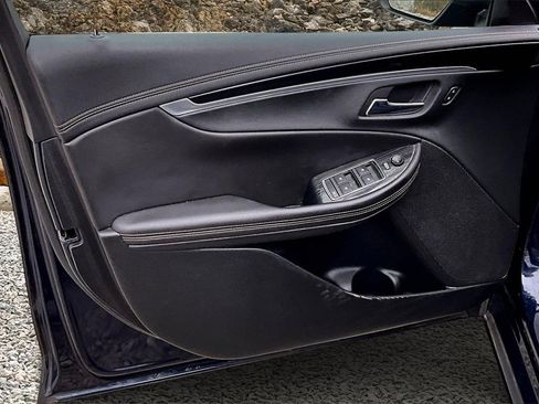 Used 2017 Chevrolet Impala LT w/ Convenience Package image 21