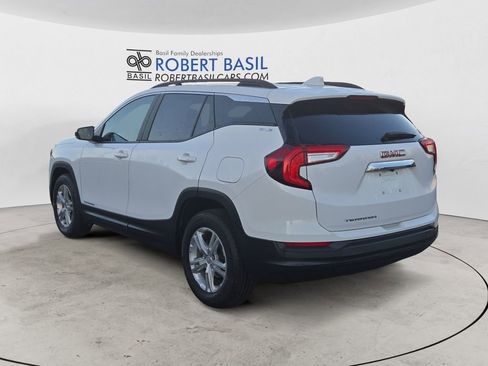 Used 2023 GMC Terrain SLE w/ Driver Convenience Package image 3
