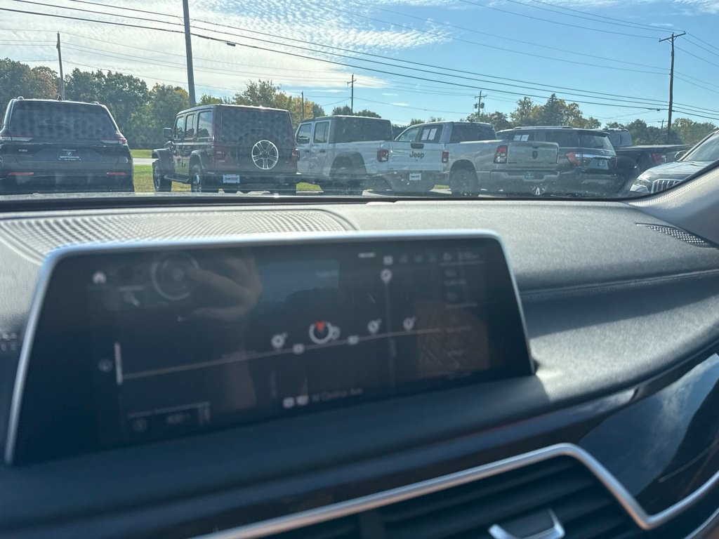 Used 2020 BMW 740i RWD image 17