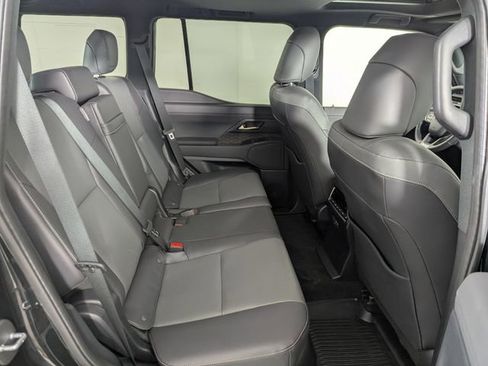 Used 2024 Lexus GX 550 w/ Accessory Package (Z1) image 27