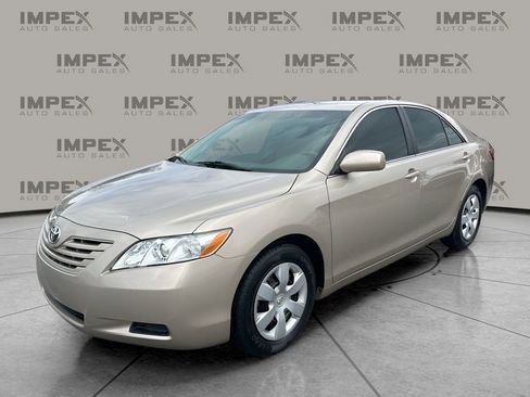 Used 2009 Toyota Camry LE image 1