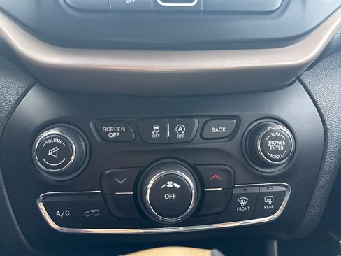 Used 2018 Jeep Cherokee Latitude image 21