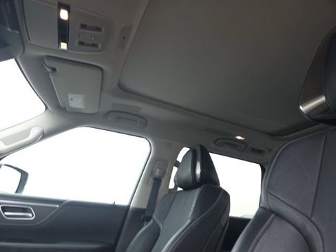 Used 2025 INFINITI QX80 Sensory image 16