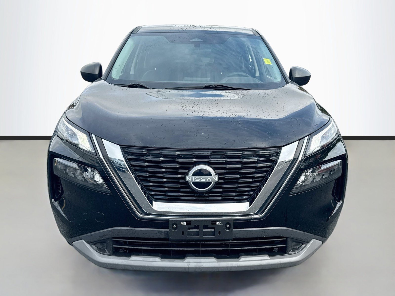Used 2023 Nissan Rogue S AWD/4WD image 2