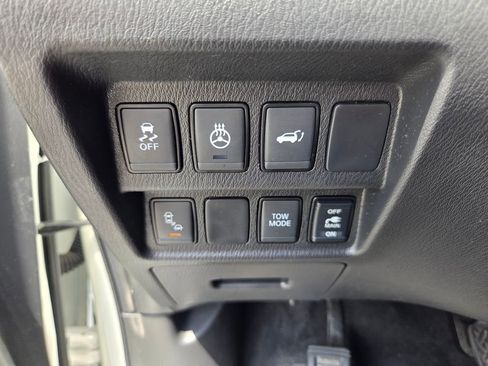 Used 2020 Nissan Pathfinder SL FWD image 22