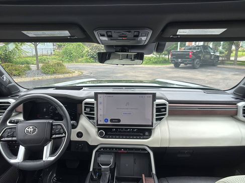 Used 2025 Toyota Sequoia Capstone AWD/4WD image 19