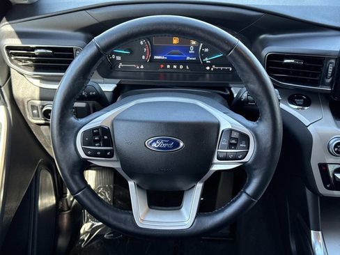 Used 2022 Ford Explorer XLT w/ Equipment Group 202A image 9