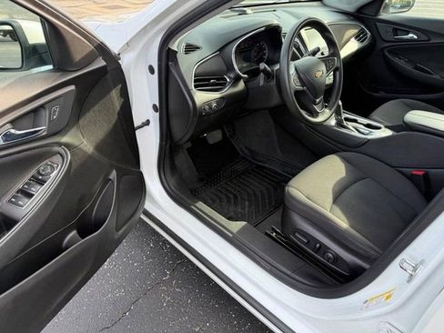 Used 2017 Chevrolet Malibu LT image 16