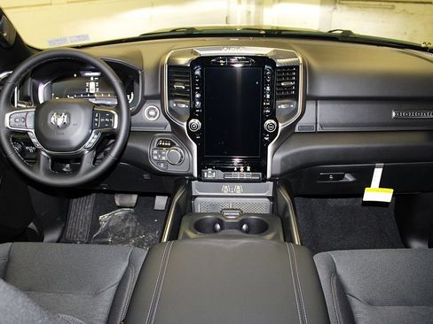 New 2026 RAM 1500 4x4 Crew Cab image 9