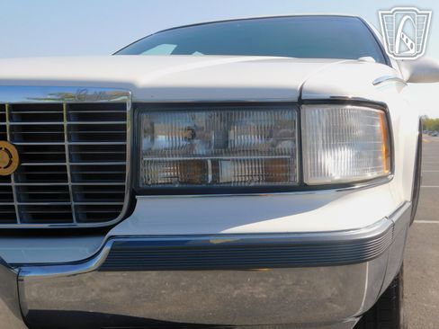 Used 1995 Cadillac Fleetwood Brougham RWD image 35