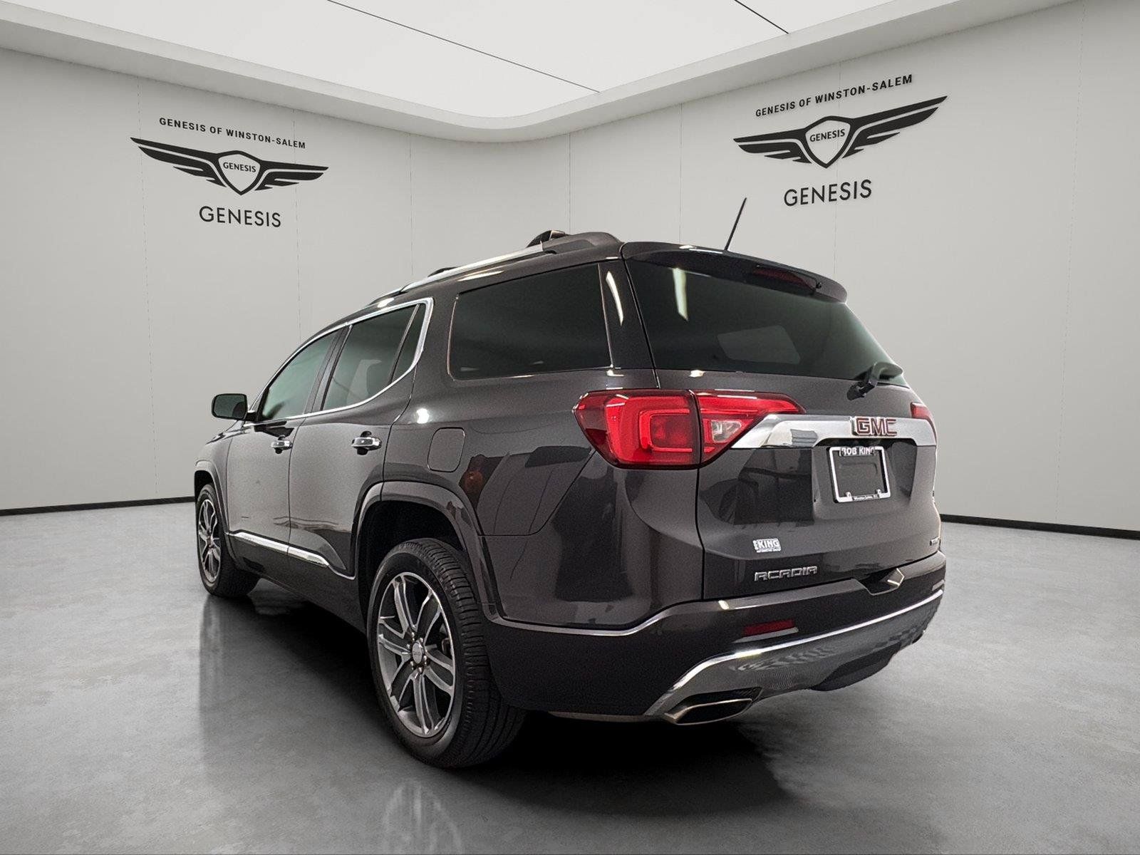 Used 2018 GMC Acadia Denali w/ Technology Package AWD/4WD image 3