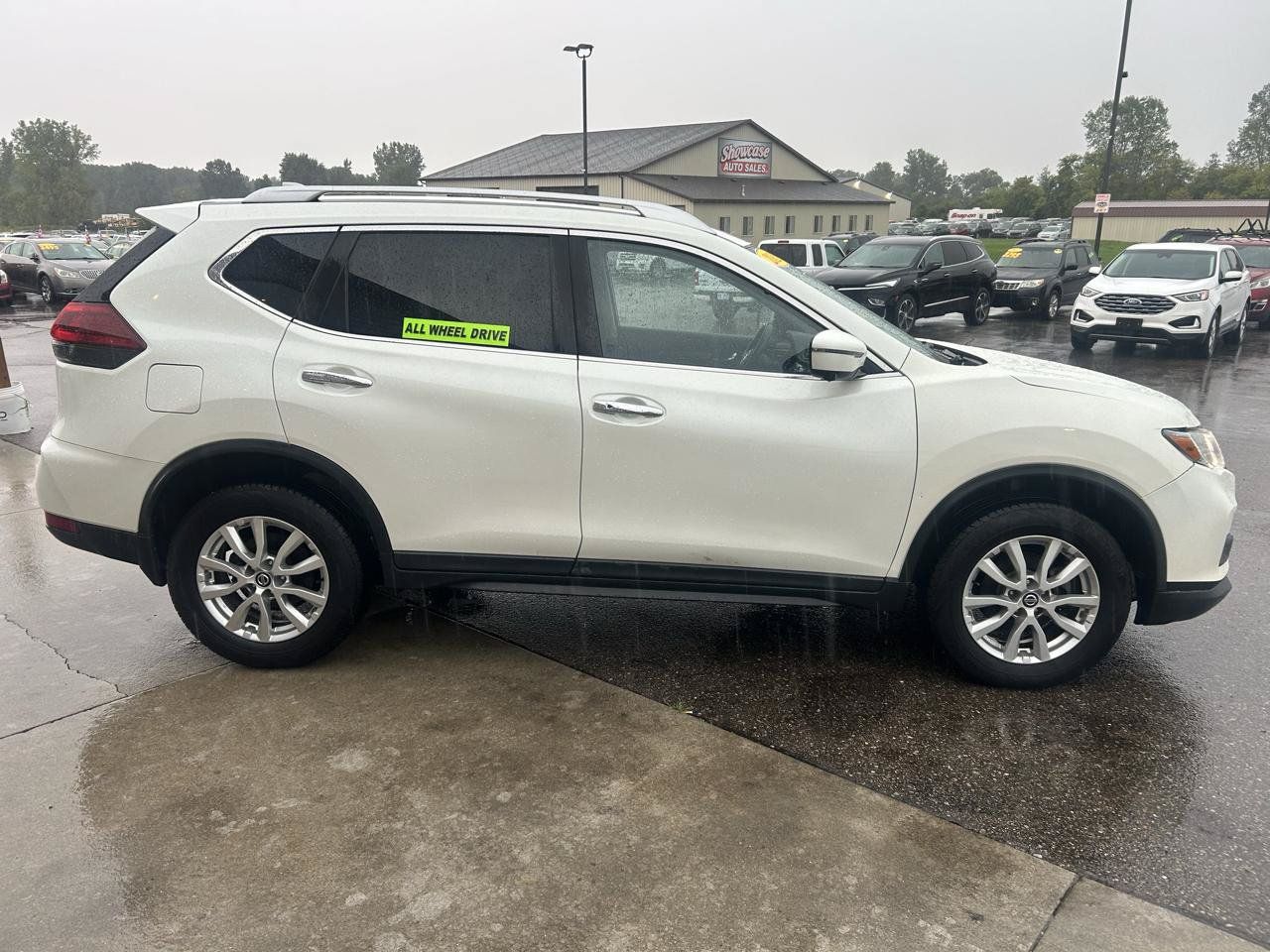 Used 2018 Nissan Rogue SV w/ Premium Package AWD/4WD image 4