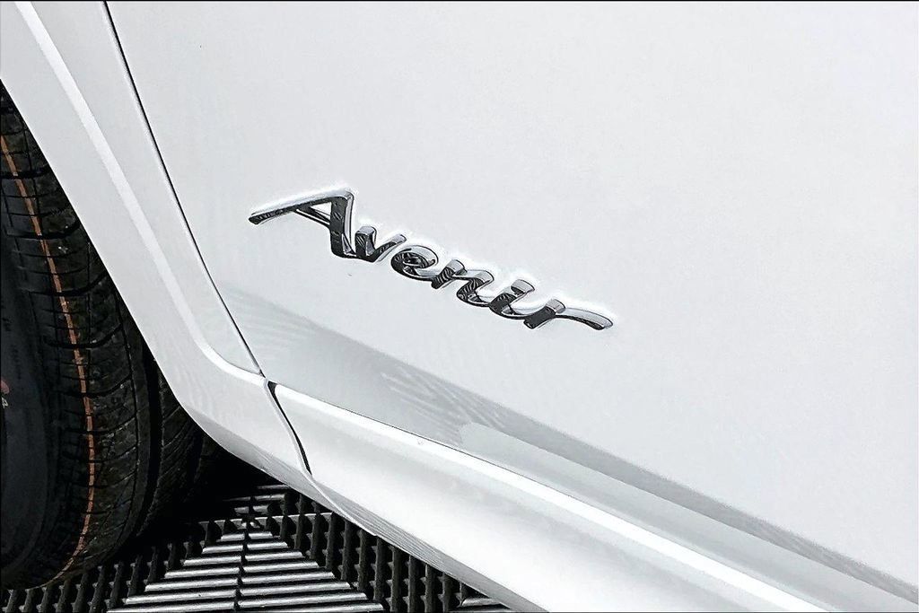 New 2026 Buick Envista Avenir FWD image 9