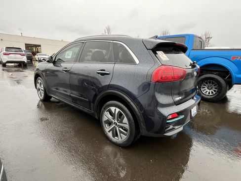 Used 2020 Kia Niro EX Premium image 2