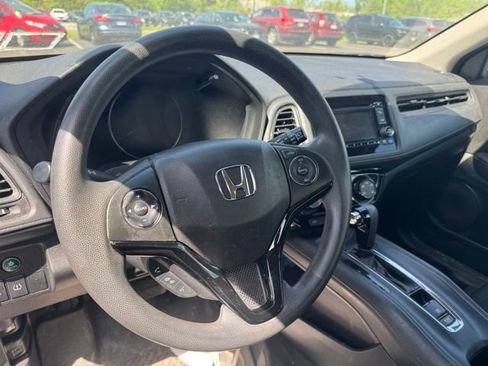 Used 2018 Honda HR-V LX image 14