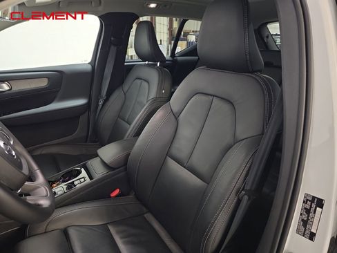Used 2023 Volvo XC40 B5 Ultimate image 27