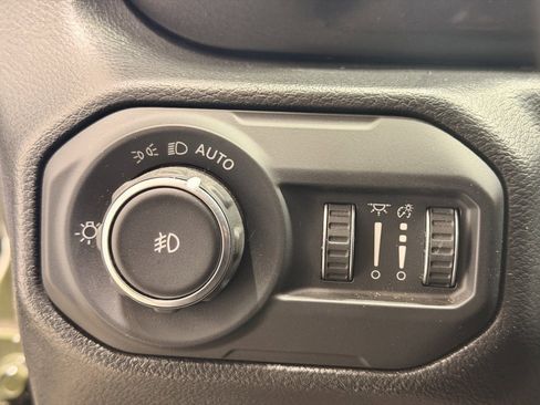 Used 2022 Jeep Wrangler Unlimited Sahara image 18