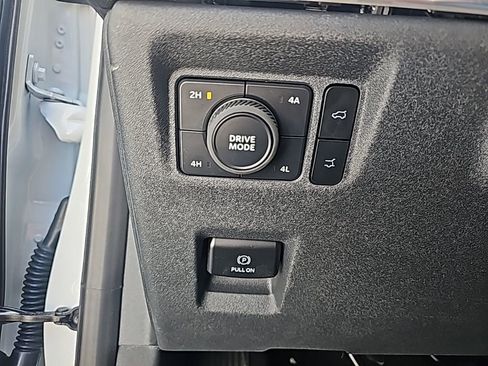 Used 2025 Ford Expedition Platinum w/ Driver's Package AWD/4WD image 25